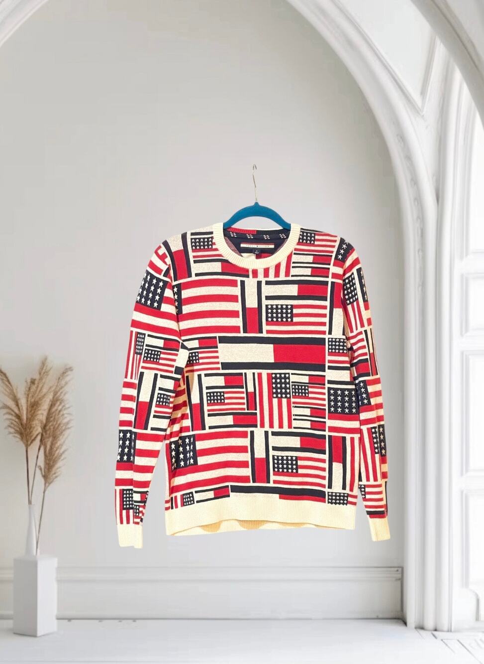 Tommy Hilfiger Mens Sweater USA Flag Red Colorful Size M Sweatshirt Long Sleeve